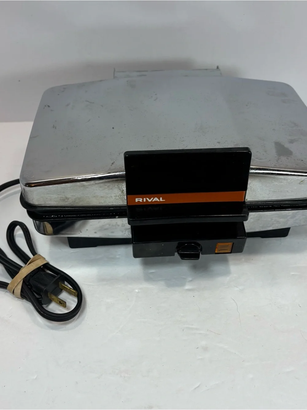 Vintage Rival Waffle or Pizzelle Maker w/Reversible Plates Model 9705/1  Tested
